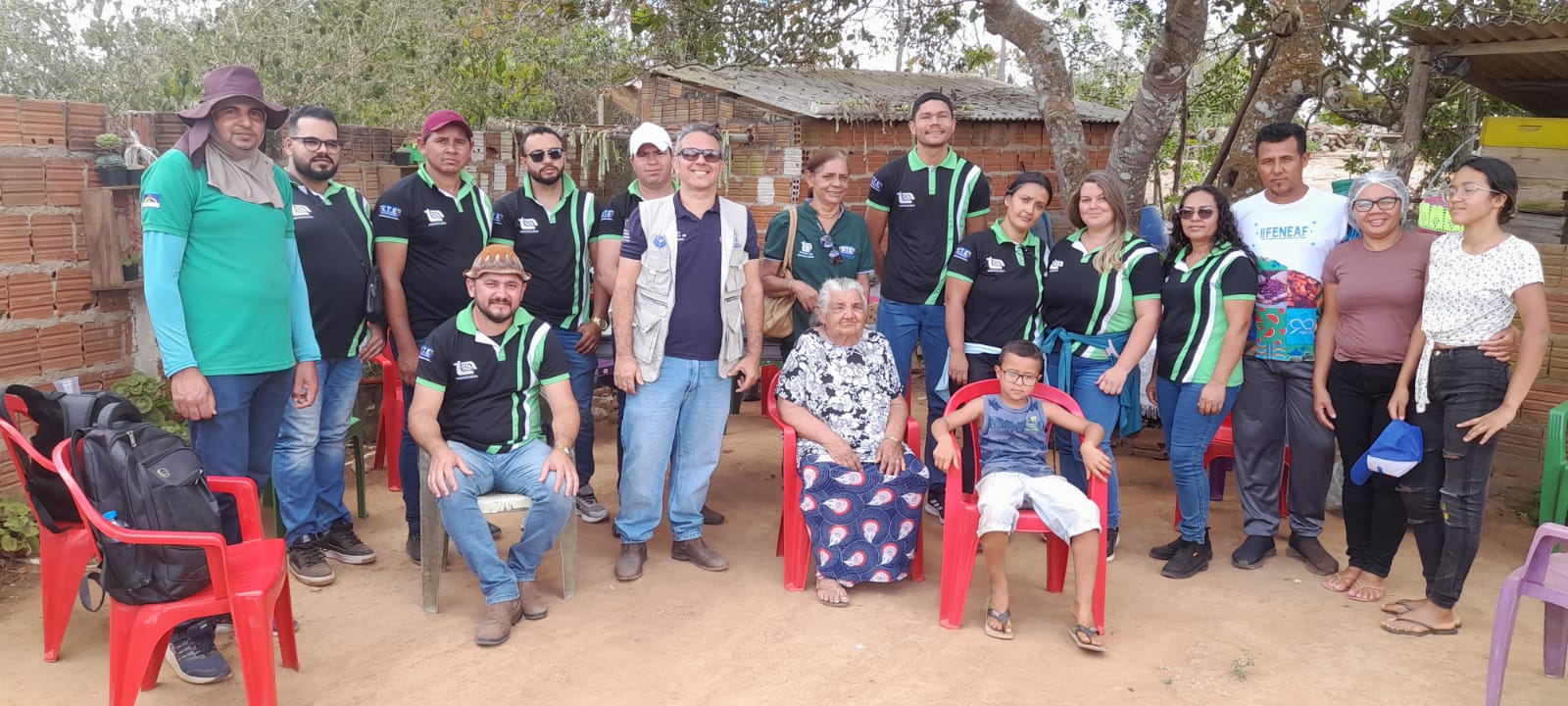 Estudantes da ETECNA realizam visita técnica a unidade de referência do IPA em Santa Cruz da Baixa Verde